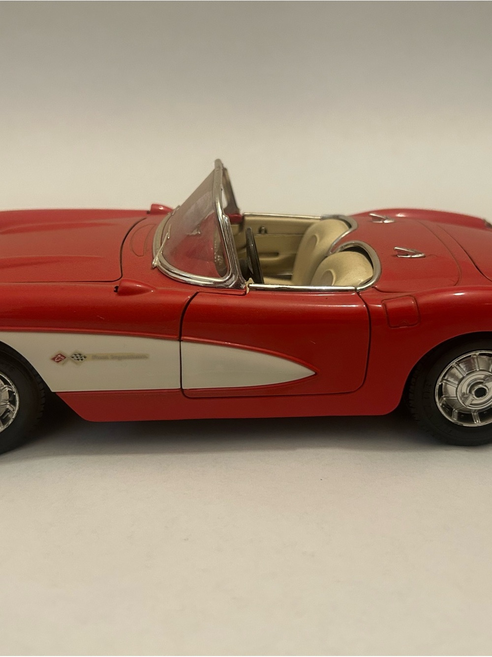 Bburago 1957 Diecast Chevrolet Convertible Made in Italy 1:18